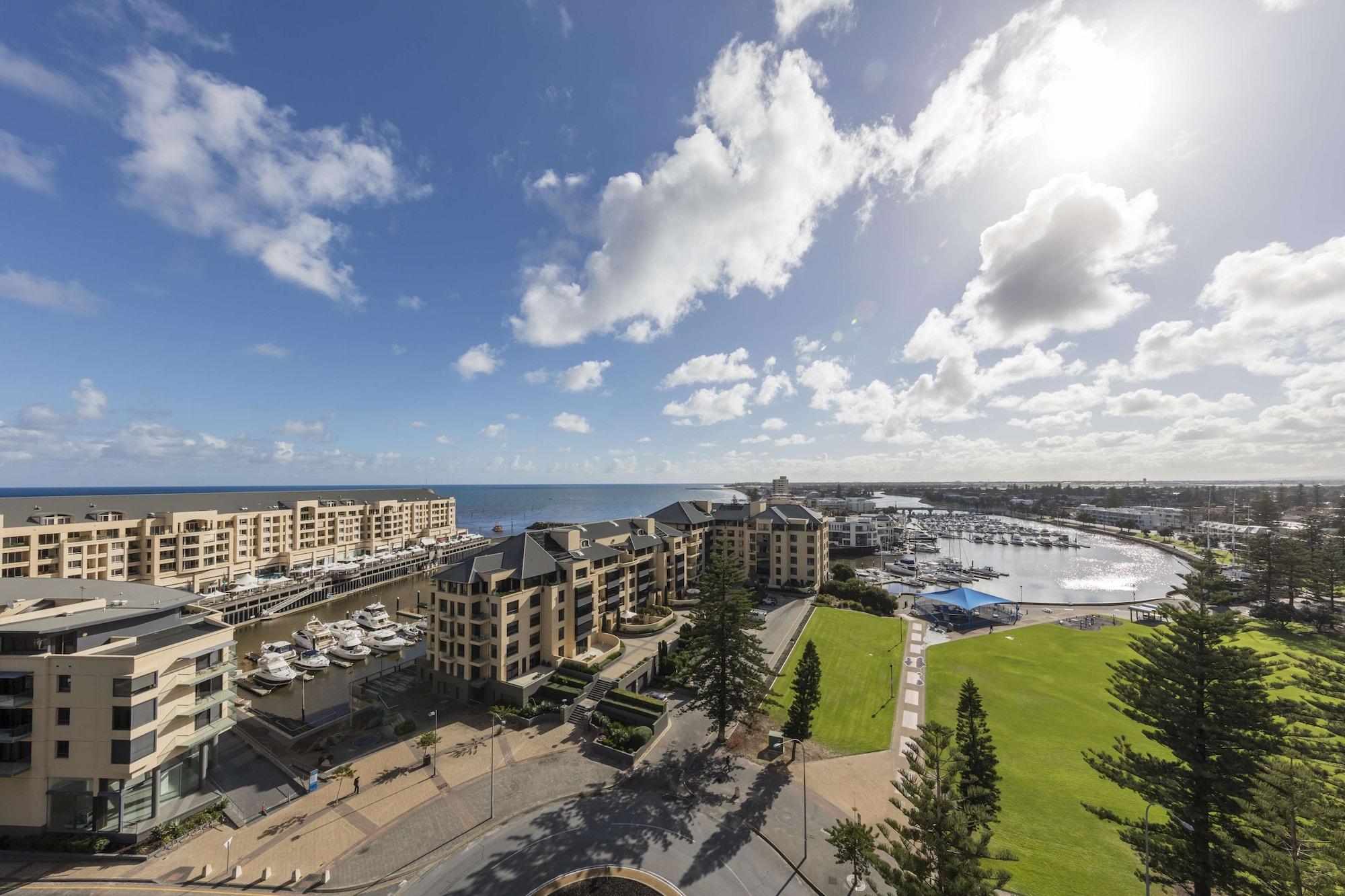 Oaks Glenelg Liberty Suites Аделаида Экстерьер фото
