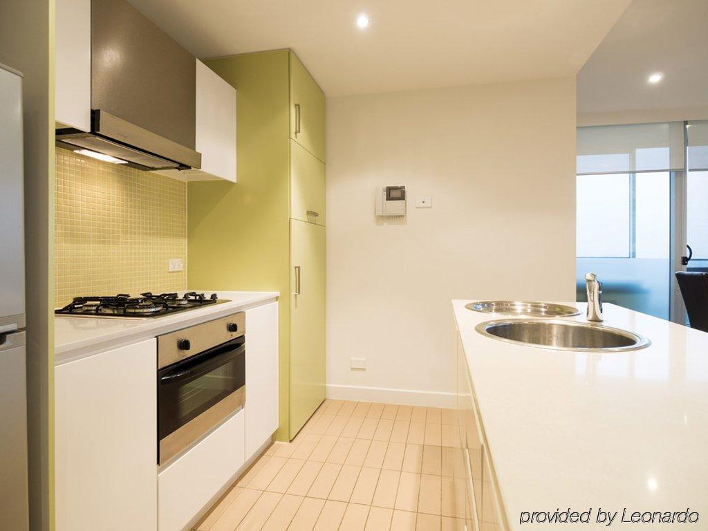 Oaks Glenelg Liberty Suites Аделаида Экстерьер фото
