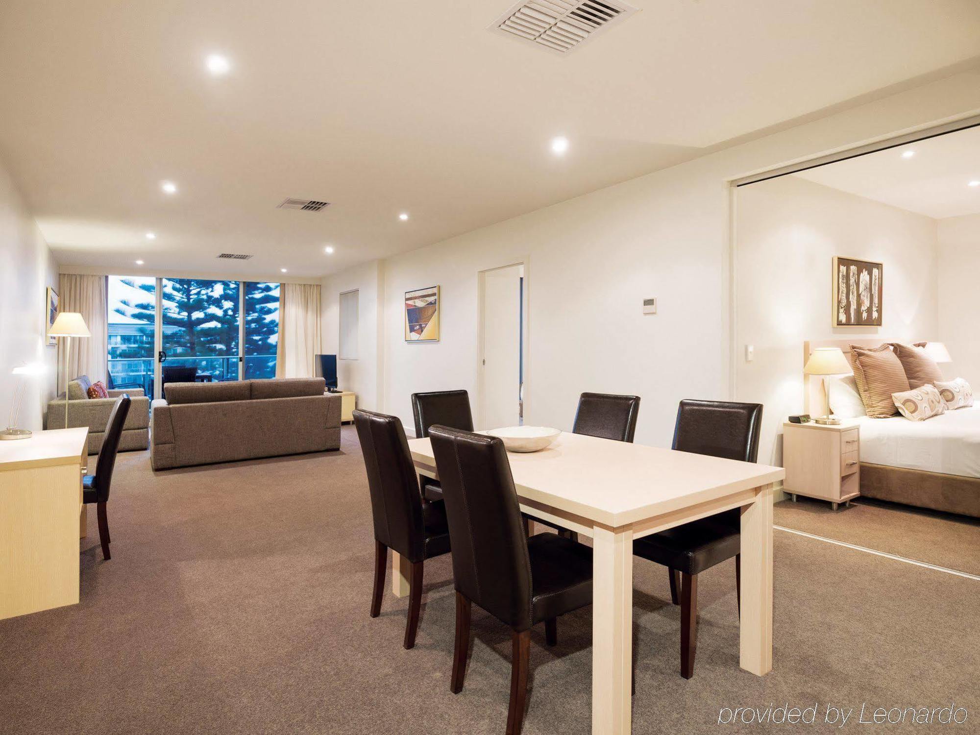 Oaks Glenelg Liberty Suites Аделаида Экстерьер фото