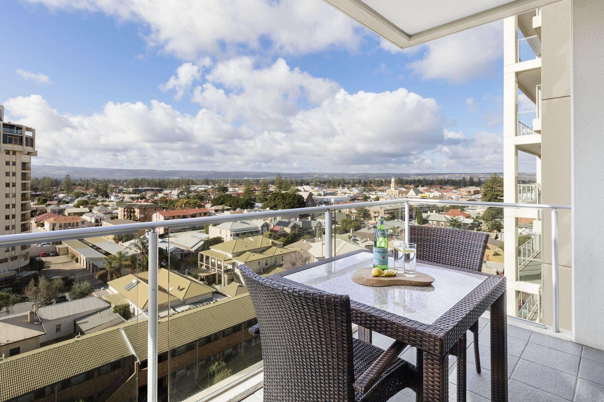 Oaks Glenelg Liberty Suites Аделаида Экстерьер фото